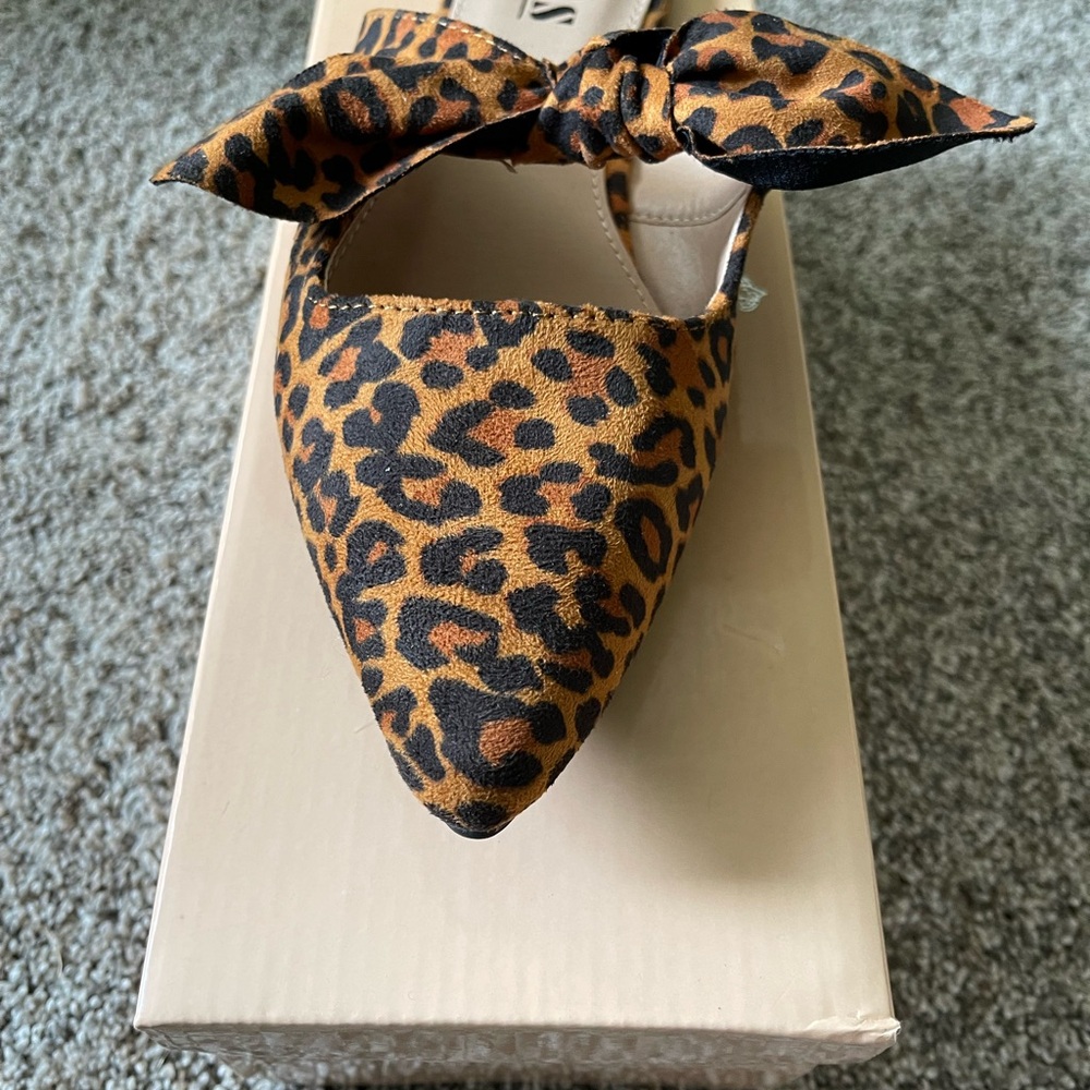 New Women’s 8.5 fits a size 8 shoe size foot leopard mule